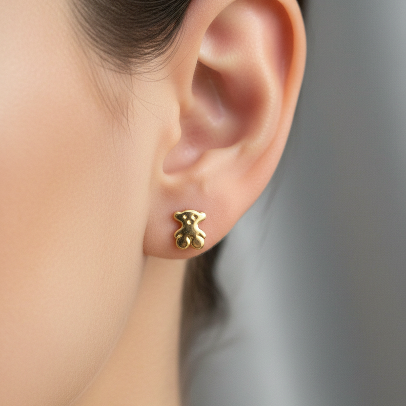 Aretes de osito en oro 18k en oreja adulto