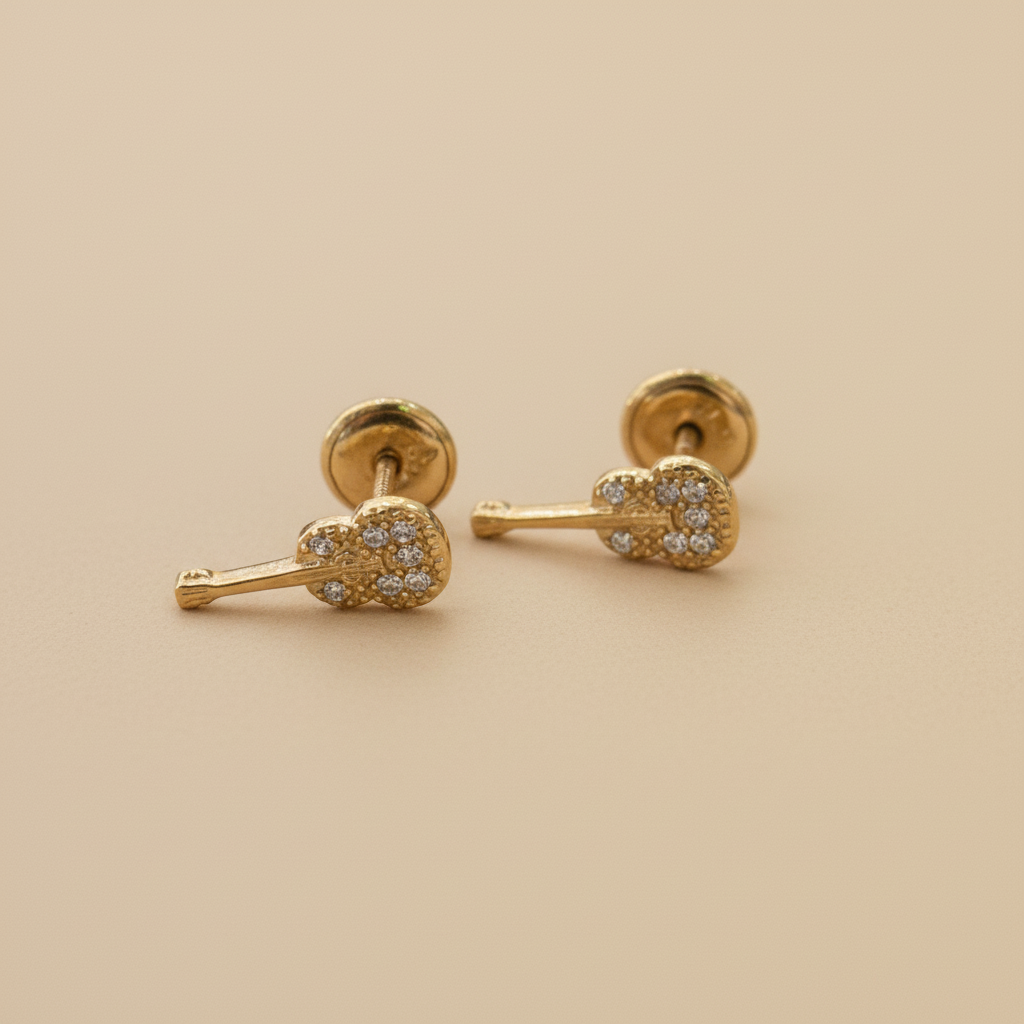 Aretes flor con cristales fondo beige