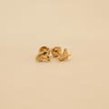 Aretes león oro 18k profesional definida fondo beige
