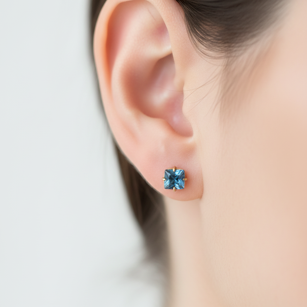 Aretes topacio azul 5mm en oreja