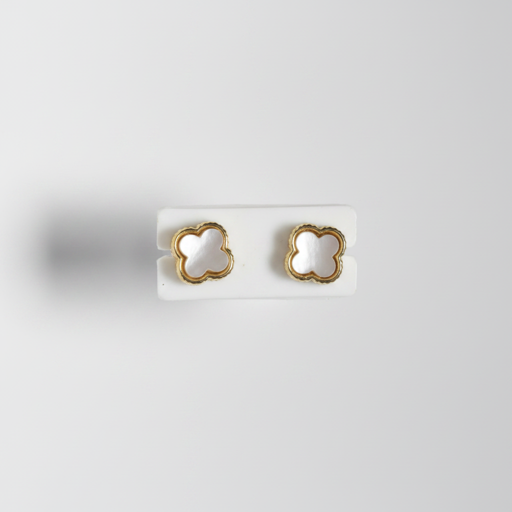 Aretes trébol nácar blanco borde dorado - foto de producto