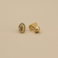 Aretes Virgen María fondo plano beige