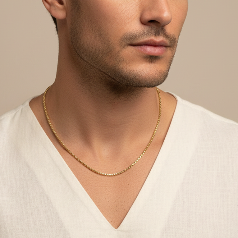 Cadena de oro 18k delicada en modelo masculino