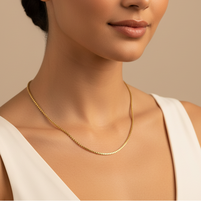 Cadena de oro 18k delicada en modelo