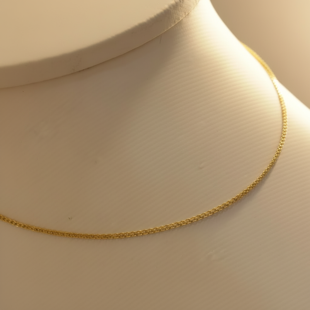 Cadena doble cable busto beige luz uniforme sin destello