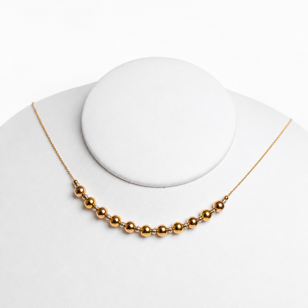 Collar de cuentas con fondo más blanco