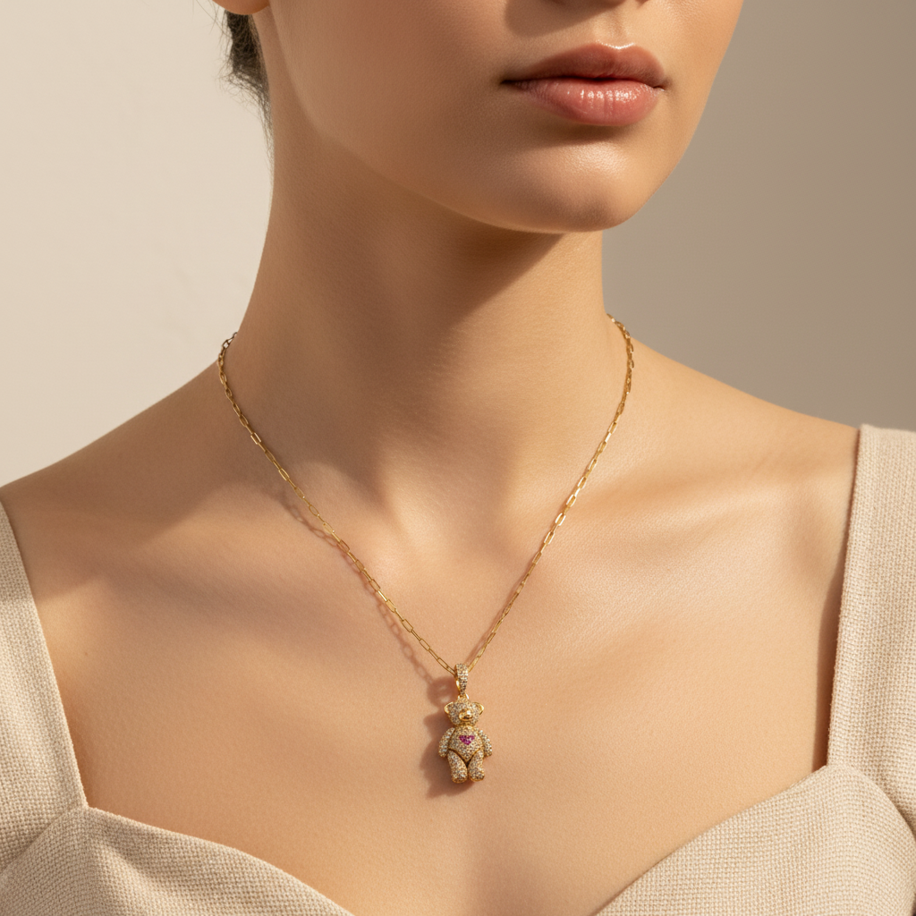 Collar oro 18k con osito champagne - lifestyle