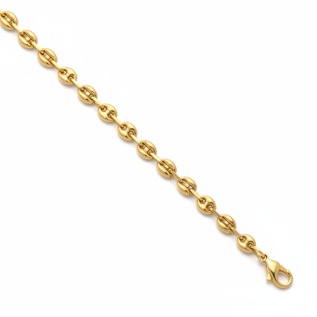 Detalle macro tejido cadena gucci coffee bean oro fondo blanco