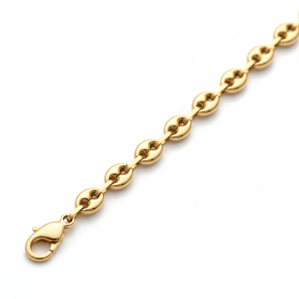 Detalle tejido gucci coffee bean pulsera fondo blanco cuadrado