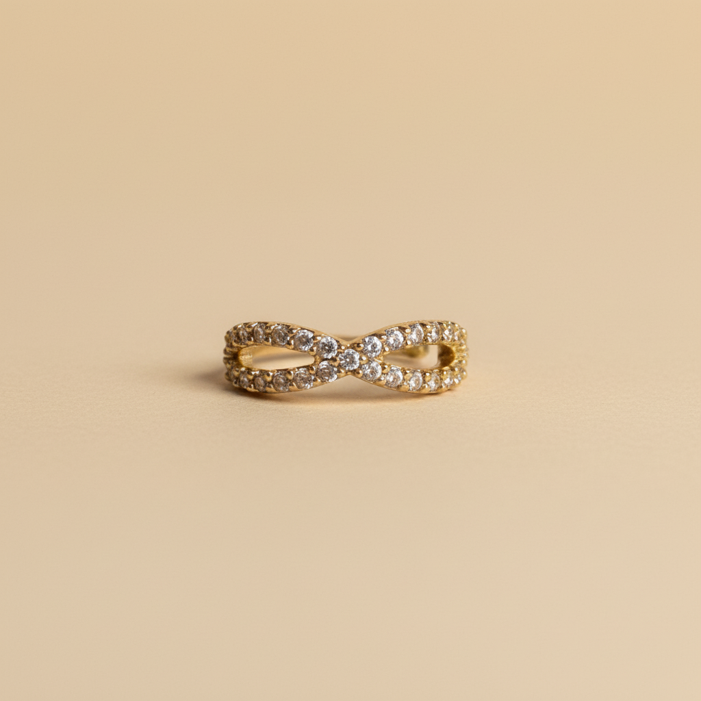 Ear cuff de oro trenzado - Otro ángulo, fondo plano