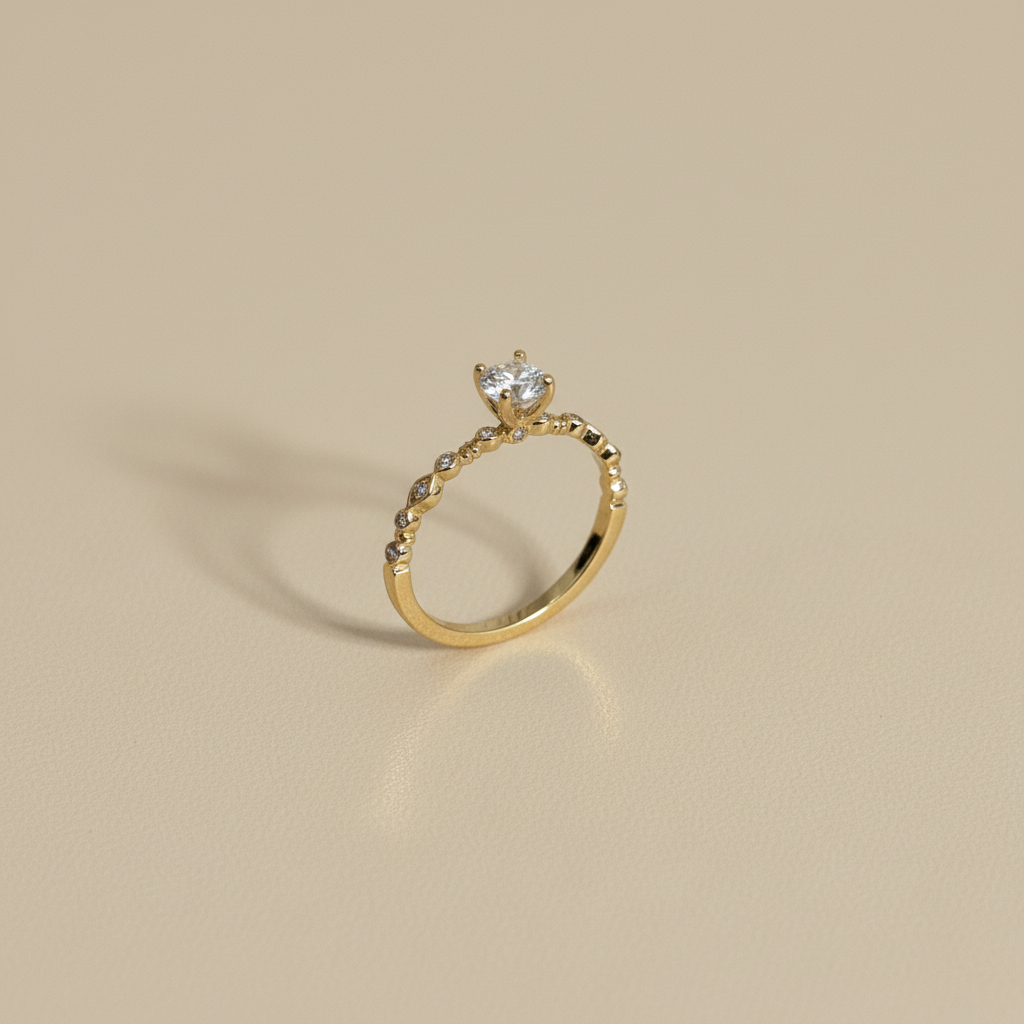 Foto de producto anillo marquise fondo beige