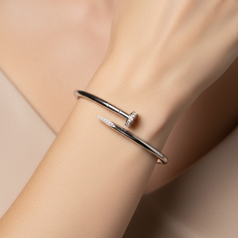 Pulsera Clavo Plata - En mano
