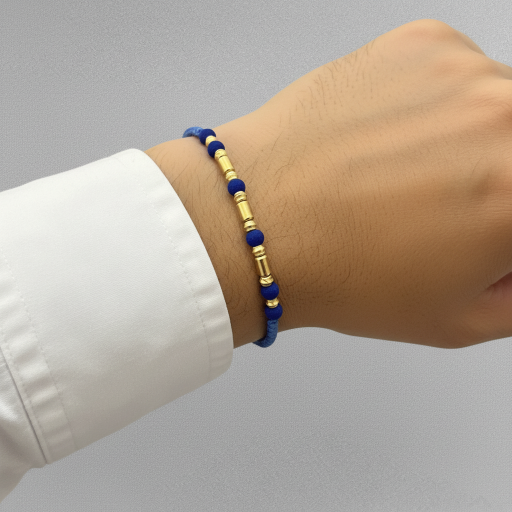Pulsera en mano de hombre