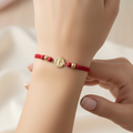 Pulsera S Benito en mano femenina