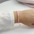 Pulsera tejida aura en mano