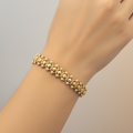 Pulsera tejida Camino on delicate hand