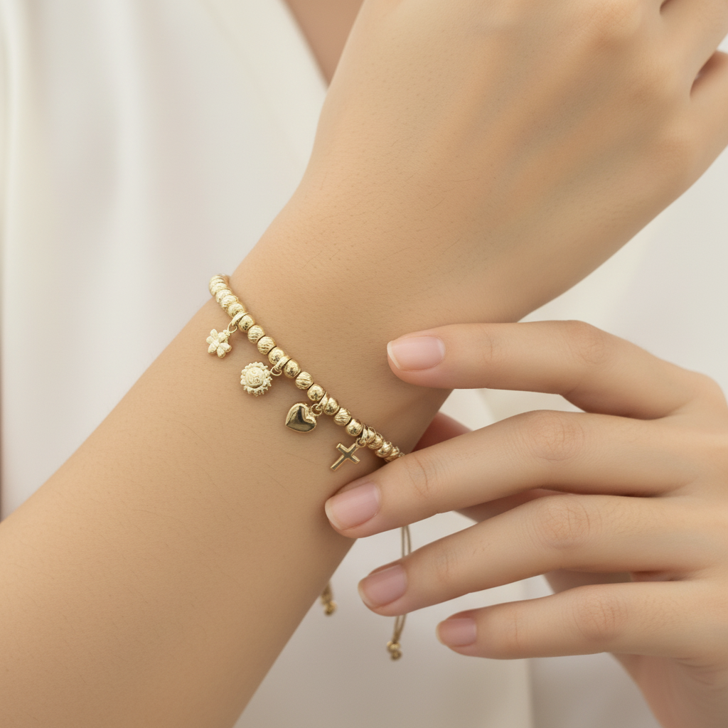 Pulsera tejida charms on hand with natural nails