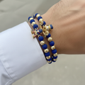 Pulsera tejida donald en mano de hombre - alternativa