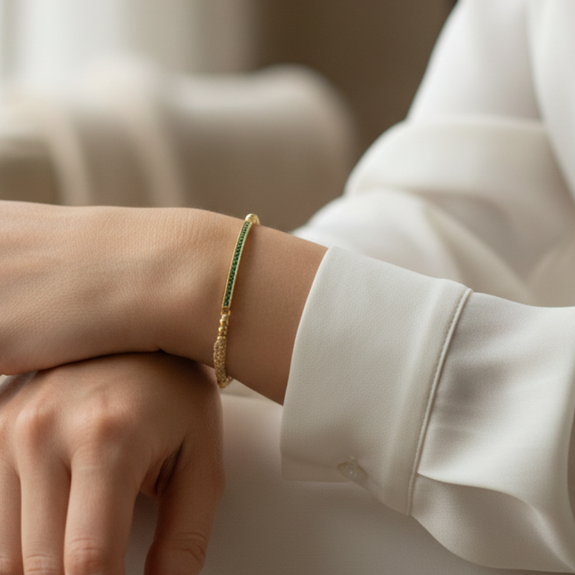 Pulsera tejida esperanza en mano