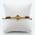 Pulsera tejida flor en almohadilla