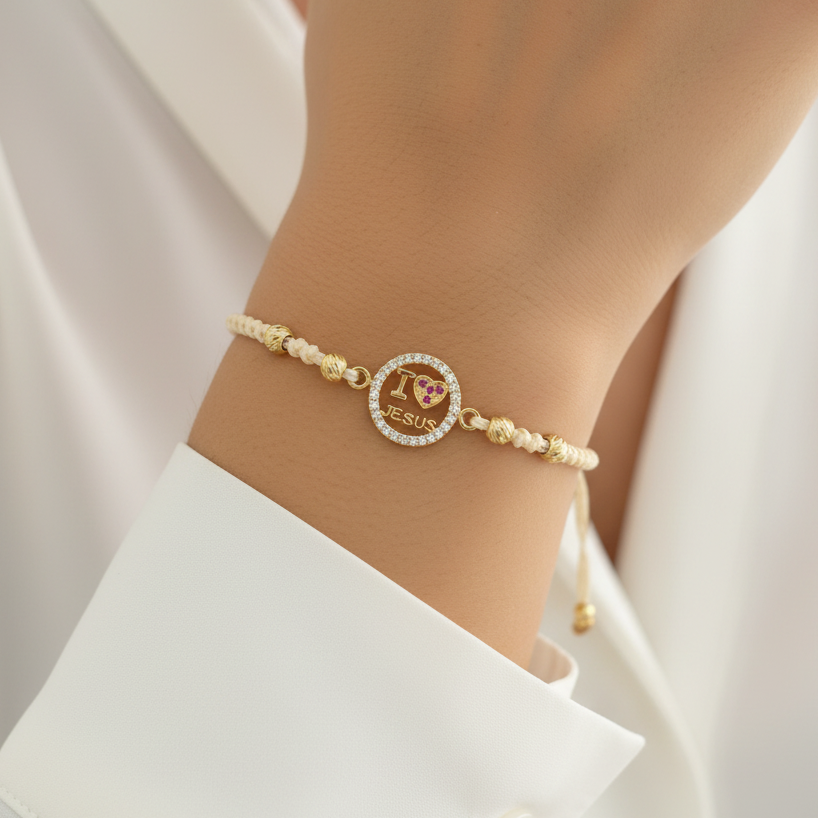 Pulsera tejida ILJesus en mano