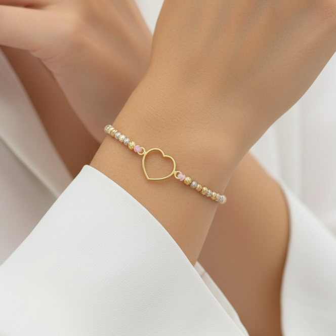 Pulsera tejida love more en mano - fiel al original