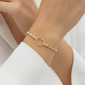 Pulsera tejida love more en mano - fiel al original