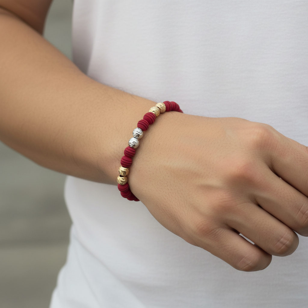 Pulsera tejida luxury en mano de hombre - alternativa
