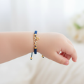 Pulsera tejido perrito ajustada en manito de niño