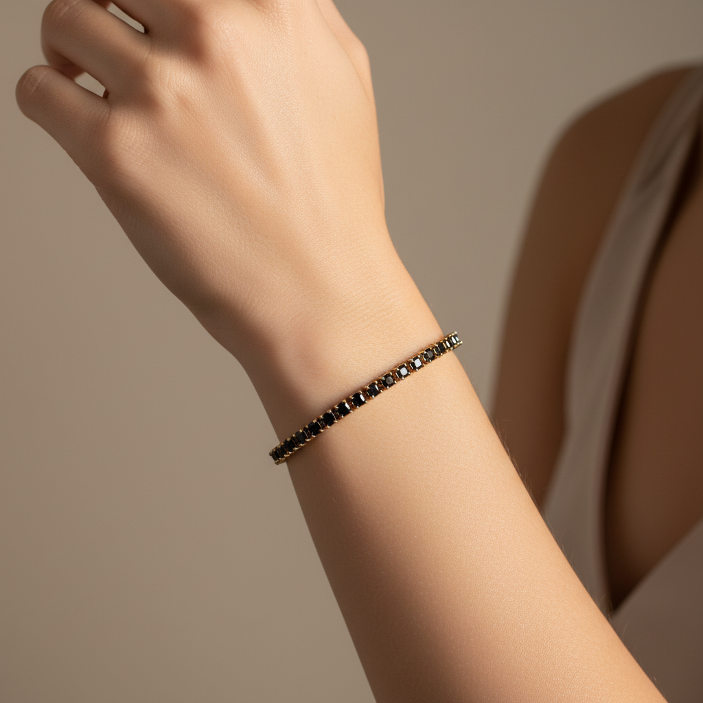 Pulsera tenis negra - mano elegante