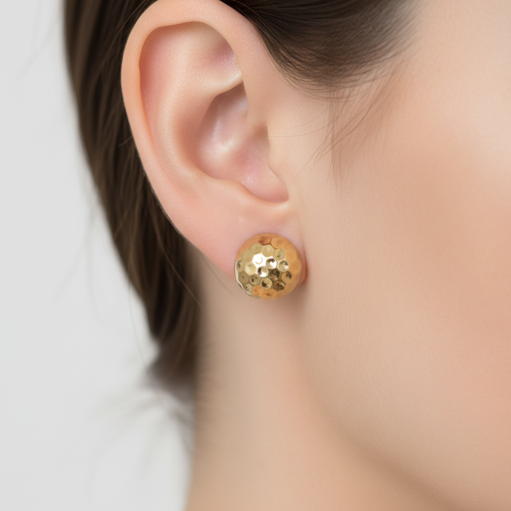 Topito dorado facetado 9mm en oreja v2