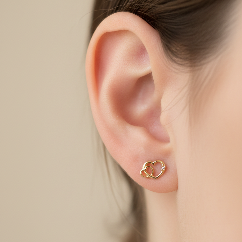 Topitos de corazón doble 0.1cm muy pequeños en oreja