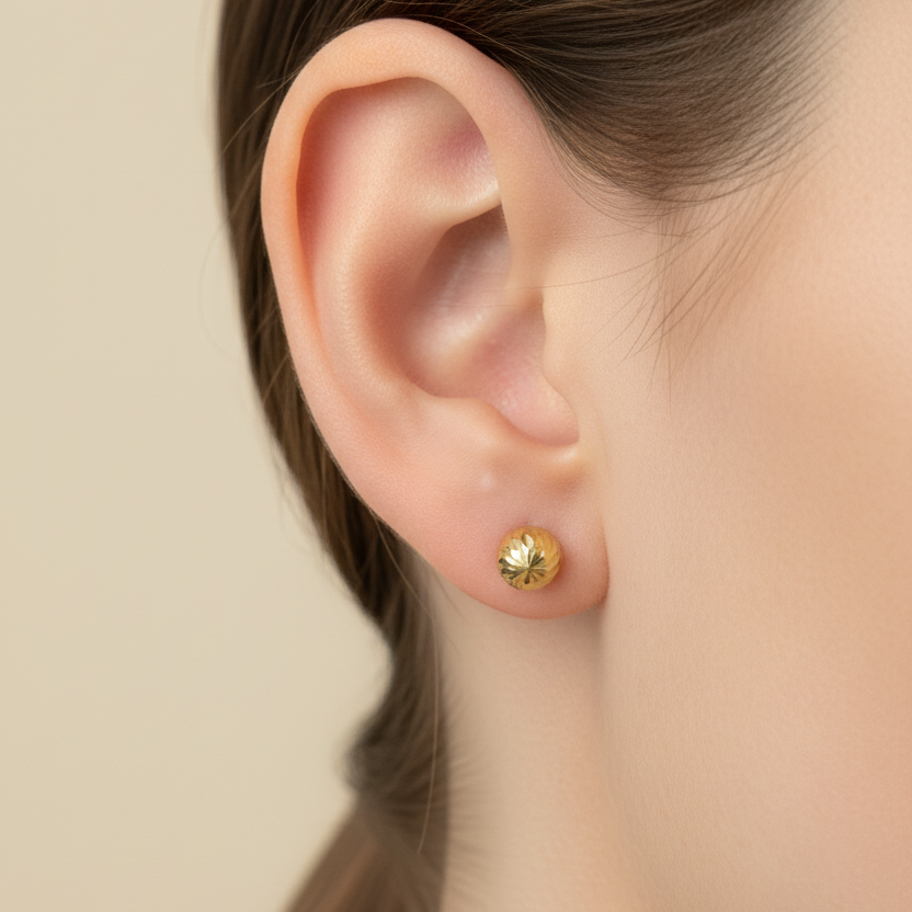 Topitos de oro diamantados 0.2cm en oreja